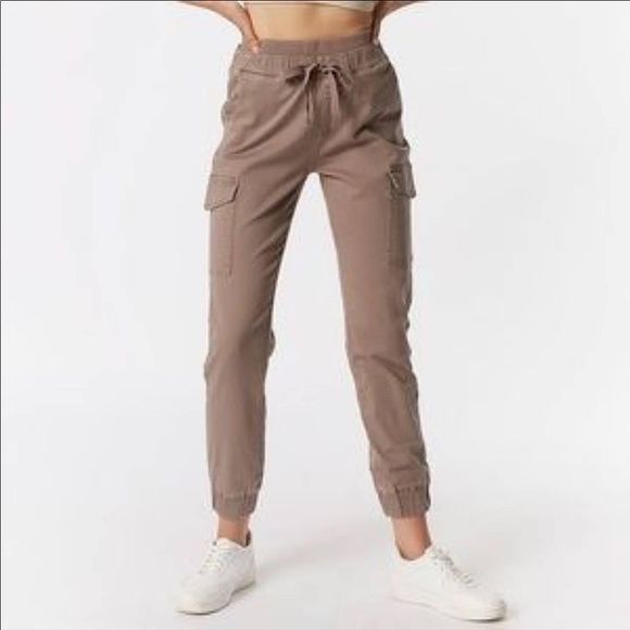 refuge Pants - NWT Refuge Women’s Classic High Rise Cargo Pants in Brown Size XL